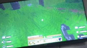 Играю в майнкрафт на приставке