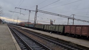 ЭЛЕКТРОВОЗ ВЛ11М-092 С ПРИВЕТЛИВОЙ ЛОКОМОТИВНОЙ БРИГАДОЙ ТИФОН ГУДОК ГРОМКИЙ С ГРУЗОВЫМ ПОЕЗДОМ