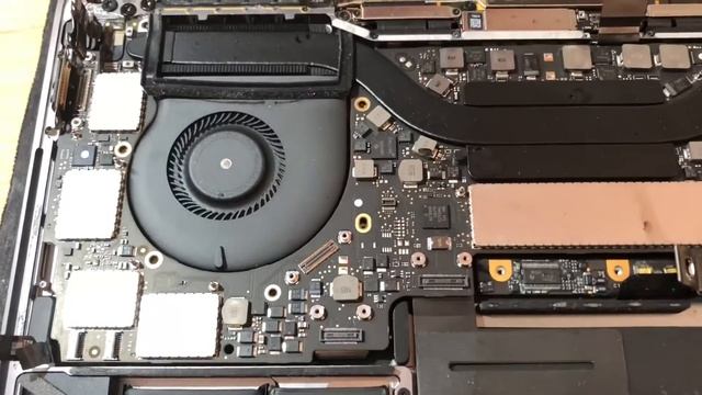 Разбор MacBook Pro 13” Late 2016 A1706 залитый красным вином смотреть онлайн