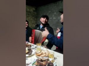 Заур Алибеков в кругу друзей. Живая музыка, настоящий живой звук. Красивая даргинская песня 👍👏🔥
