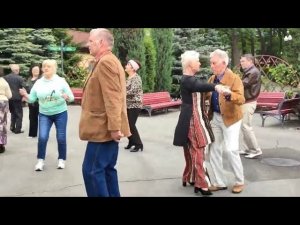 ЛЮДИ ВСТРЕЧАЮТСЯ, ЛЮДИ ВЛЮБЛЯЮТСЯ, ЖЕНЯТСЯ! ТАНЦЫ В ХАРЬКОВЕ 2024 #retrodancing
