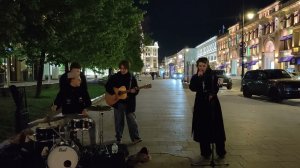 Гречка - Люби меня люби - #кавер популярной песни исполнила на улице Петровка в #Москве Варя Грин