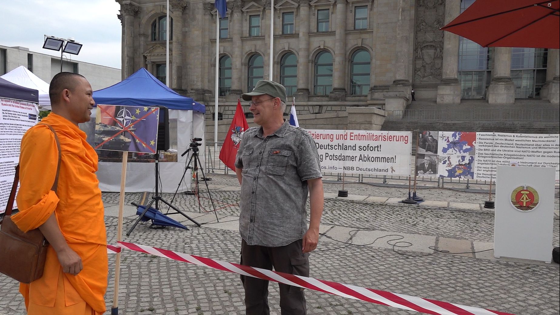 staatenlos.info Rüdiger Hoffmann im Dialog mit thailändischem Mönch - Berlin 20.06.2026 смотреть онлайн