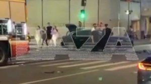 Машина скорой помощи перевернулась после ДТП в центре Москвы. Есть пострадавшие.