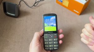 Мобильный телефон PHILIPS Xenium E227 с док-станцией.
