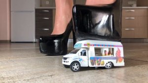 Pea vs. Ice Cream Van! High Heels Crushing Toy Car! Oddly Satisfying! ASMR