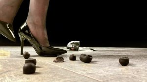 Pea vs. Halloren Kugeln Chocolate! Heels Crushing Food! Oddly Satisfying! ASMR