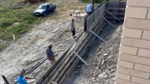Заливаем подпорную стену. Анапа. Строительство домов.