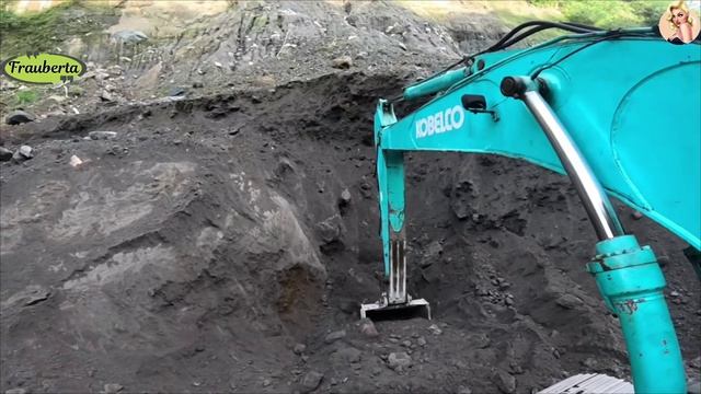 Строительство, экскаватор копает песок смотреть онлайн