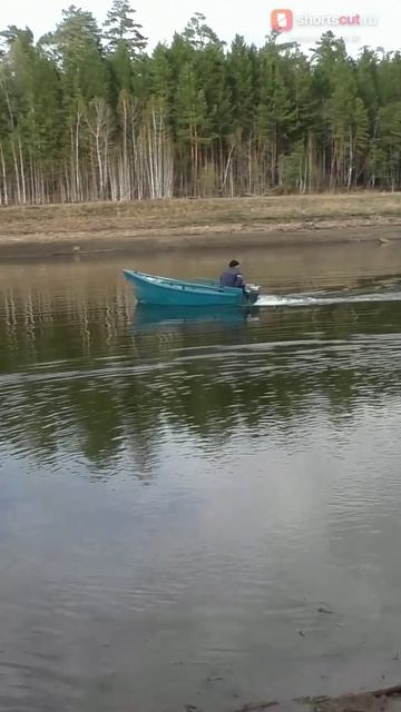 Сложный спуск к воде и подготовка лодки к спуску