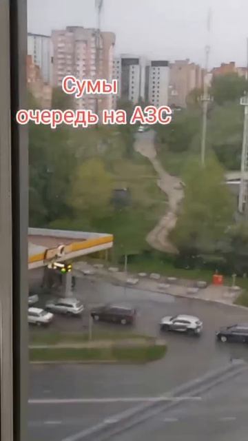 Украинцы выстраиваются в многокилометровые очереди за топливом