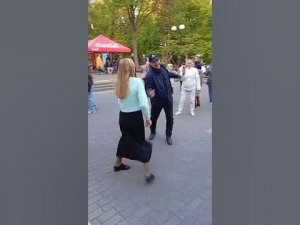 11.05.25г...«Бога рассмешила»...Влада Вершинина... звучит в Гомельском парке ...