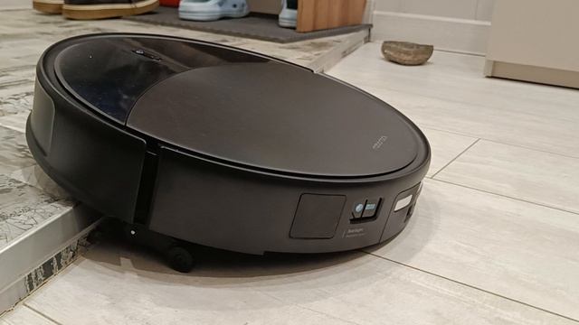 преодоление порожка в 50 мм роботом пылесосом Roborock Saros 20 смотреть онлайн