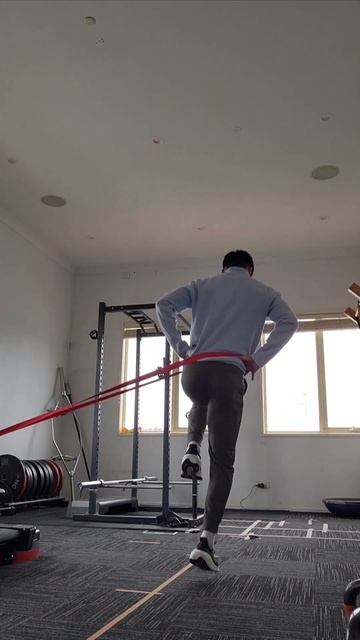 SL Pogo Hop Against Medial Band Resistance Пого на 1 ноге с сопрот резины во внутрь
