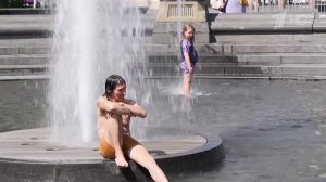 Рекордная жара накрыла три десятка американских штатов.