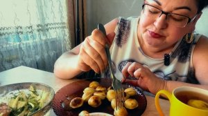А ЗАвтрак у меня почти в 2 Часа ДнЯ🤭/Не могу не двигать мебель😭/Мукбанг Пельменя и Салатище😉
