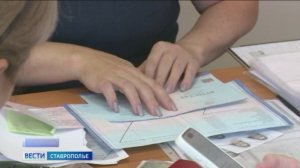 Абитуриенты заполняют вузовские коридоры