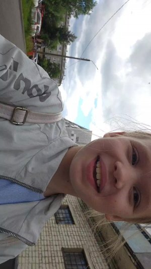 Идем с подругой в кафе