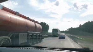 Внимание! Взрывы на Урале . Трасса м5 стоит! Тысячиметровая пробка. Передай другому.