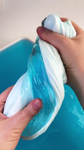 🌊 Когда из лазурного этим летом у тебя только слайм 💙 Такой красивый и расслабляющий #антистресс смотреть онлайн