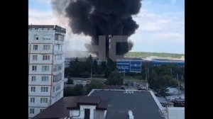 В Ставрополе тушат крупный пожар в зоне склада лакокрасочных материалов
