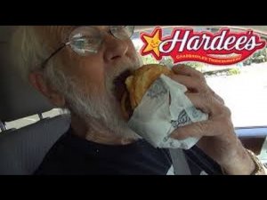 ЗЛОЙ ДЕД пробует самый невкусный бургер