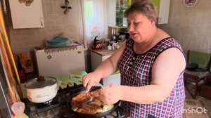 Варю суп из консервов,да на бульоне!Пеку вкусные орешки!