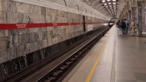 Эксклюзив! перегонка «81-540» №10226, на КВл! за грузовым №6266, отвозит вагон №0178 на ремонт!
