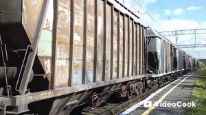 Электровоз 2ЭС5К 400 с грузовым поездом и приветливой локомотивной бригадой