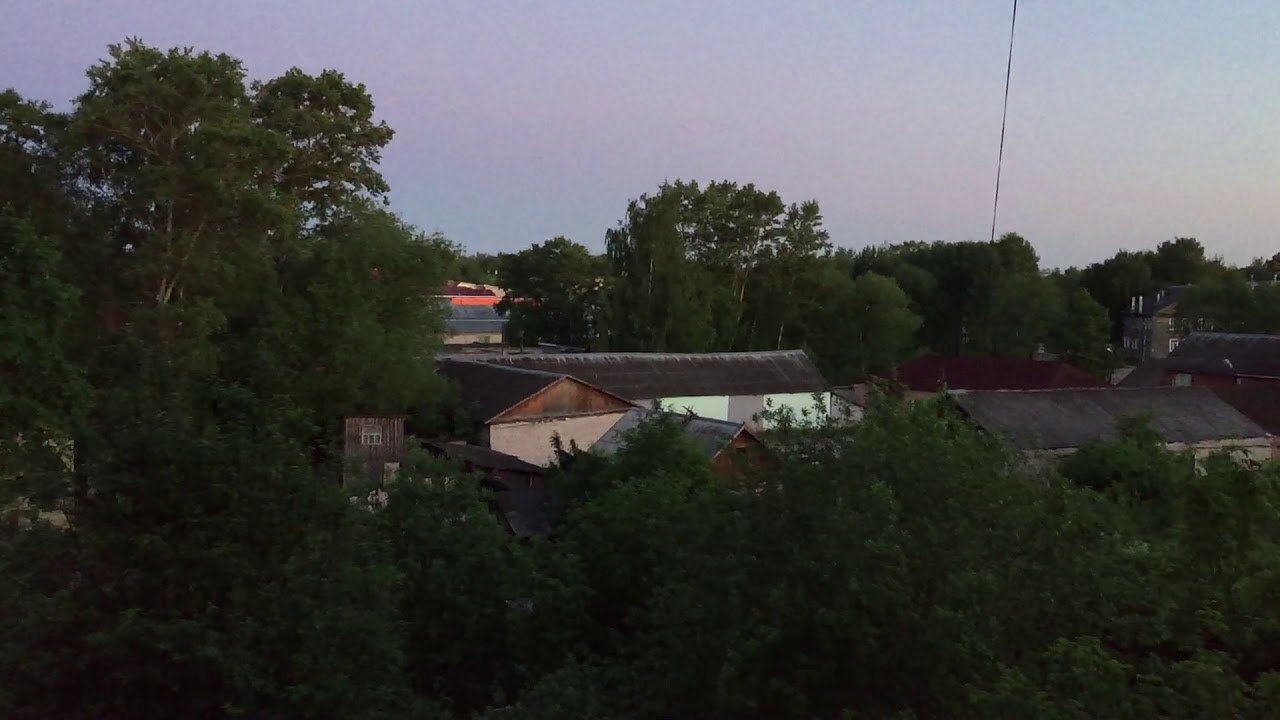 Утро в городе. Просто поет петух. Бывает и такое в провинциальных городках. Красота смотреть онлайн