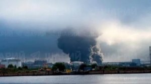Масштаб пожара на нефтяном терминале в Санкт-Петербурге в результате атаки БПЛА. 

Предварительно, ч