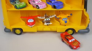 Приключения Молнии Маккуина! Игрушечные Тачки для детей 🏎️⚡Видео малышам