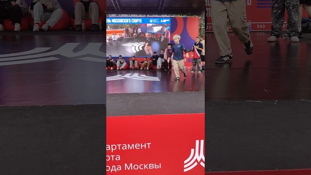 04-07-2026Ребята показывают Брейк -Данс в день спорта в Москве смотреть онлайн