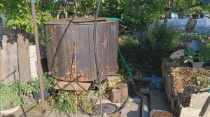 Водопровод на даче. Схема разводки шлангов. Бочка на два куба и на семьсот литров.