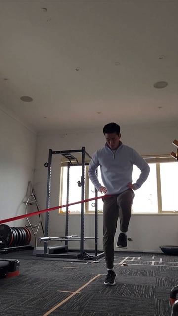 SL Pogo Hop Against Lateral Band Resistance Пого на 1 ноге с сопрот резины наружу