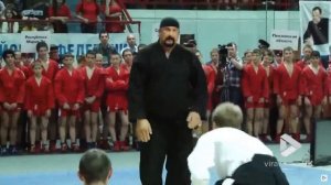 ChatGPT был уничтожен мной в ходе нашей ссоры из-за Стивена Сигала.