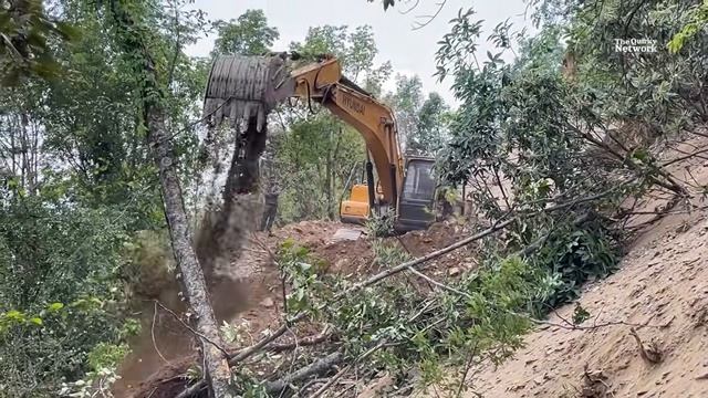 Wow! This Excavator Almost Went Over ｜ Amazing Operator Skills ｜ Hyundai ｜ Video Compilation ｜ JCB смотреть онлайн