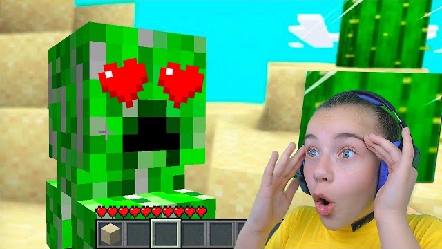 ПРИРУЧИЛА питомца КРИПЕРА в MINECRAFT! смотреть онлайн