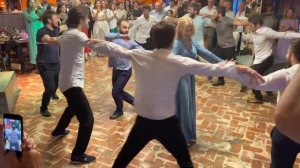 Танцевальный подарок друзей жениха на Дагестанской свадьбе!!! #дагестанцы #лезгинка