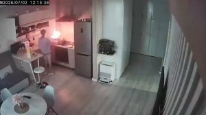 Голодная школьница из Челябинска едва не сожгла квартиру, пытаясь приготовить наггетсы