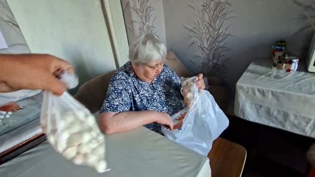 Получил муж пенсию купили продукты +35 В ТЕНИ Планово отключили Электричество на весь день СПАСАЕМСЯ смотреть онлайн