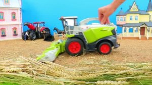 Комбайн едет работать на поле! 🧑🌾И много других игрушек детям