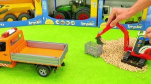Погрузчик и Трактор работают вместе! Видео для детей 🚜И другие игрушки детям