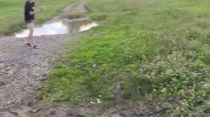 я на речке с Егором играет и Даша играет 1 часть