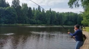 Карп хорошо ловится на поплавочную снасть. Клёвое место, Лосиный остров, верхний.