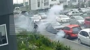 Перестрелку из сигнальных пистолетов устроила группа мужчин в Челябинске.

Всё произошло у подъезда