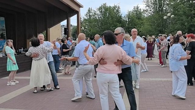 Сиреневый вечер... 04.07.26... смотреть онлайн
