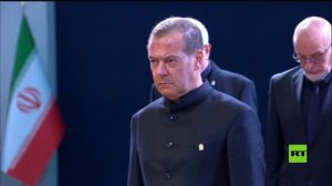 مدفيديف يشارك في مراسم تشييع المرشد الإيراني علي خامنئي