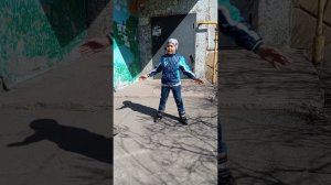 Как отбить шайбу, когда на тебя идут 2 в 1?