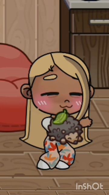 ничего необычного Агата просто тискает ежа 🖤🤍✨🦔
